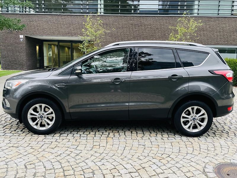 Ford Kuga 2.0TDCi MAN FACELIFT SERVISKA - fotka 18 z 45