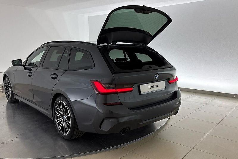 BMW Řada 3 320d xDrive - fotka 9 z 24
