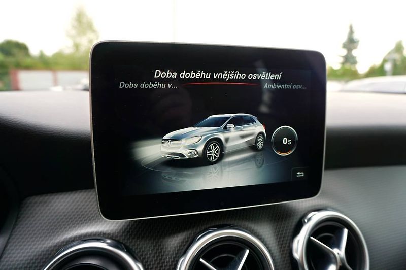 Mercedes-Benz GLA (2018) 2,0 220 135 kW - fotka 43 z 60
