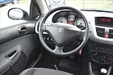 Peugeot 206 1,4 i + 54KW SERVISKA ALU - náhled 26