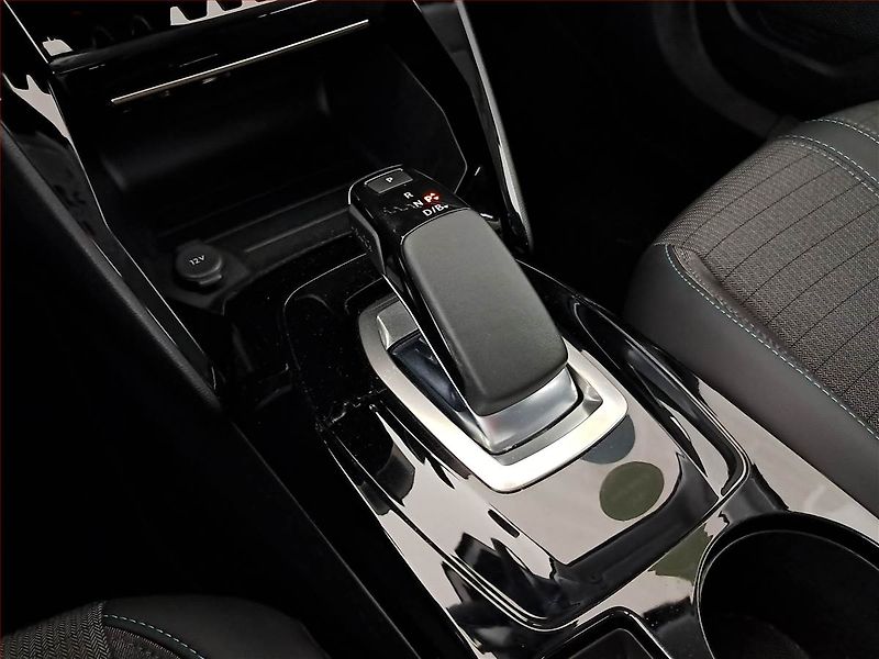 Peugeot 2008 (2021) Active 50 kWh, SoH 91% - fotka 13 z 24