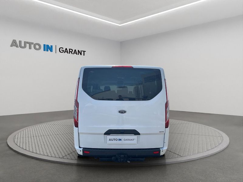 Ford Tourneo Custom (2014) L1 2.2 TDCi 114kW, Tažné - fotka 6 z 23