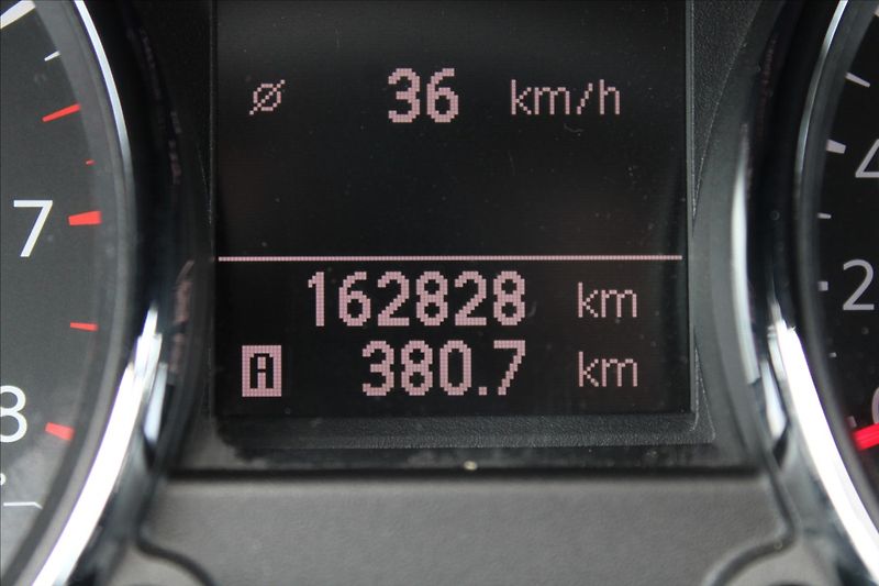 Nissan Qashqai 2,0 i  NOVÉ V ČR,4x4,TAŽNÉ - fotka 9 z 24