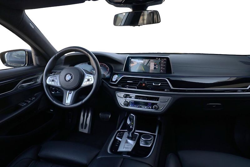 BMW Řada 7 750Li xDrive Sedan - fotka 12 z 16