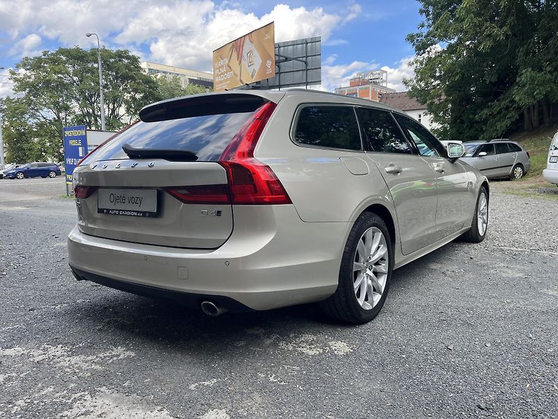 Volvo V90 (2019) 2,0 D4 140 Kw 4X4 AUT - fotka 5 z 20