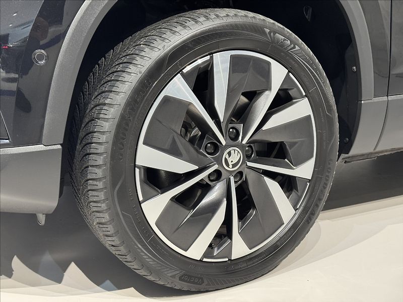 Škoda Karoq 2,0 TDi  DSG 4x4 Style Virtual - fotka 6 z 45
