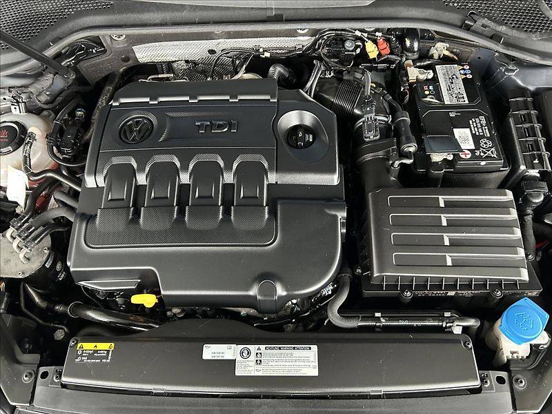 Volkswagen Golf 1,6   TDI 85kW,JOIN,TAŽNÉ,SERV - fotka 26 z 30