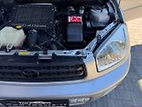 Toyota RAV4 (2003) 2.0 D-4D 4WD - náhled 24