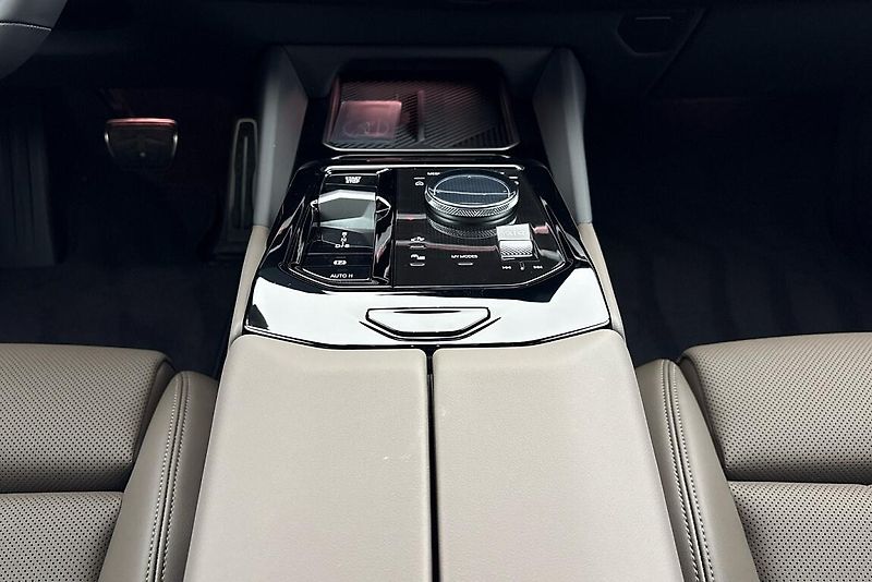 BMW Řada 5 540d xDrive Touring - fotka 15 z 17