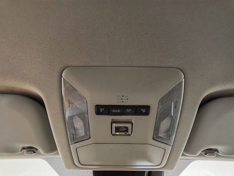 Toyota RAV4 Executiv, 4x4, Hybrid - fotka 39 z 43