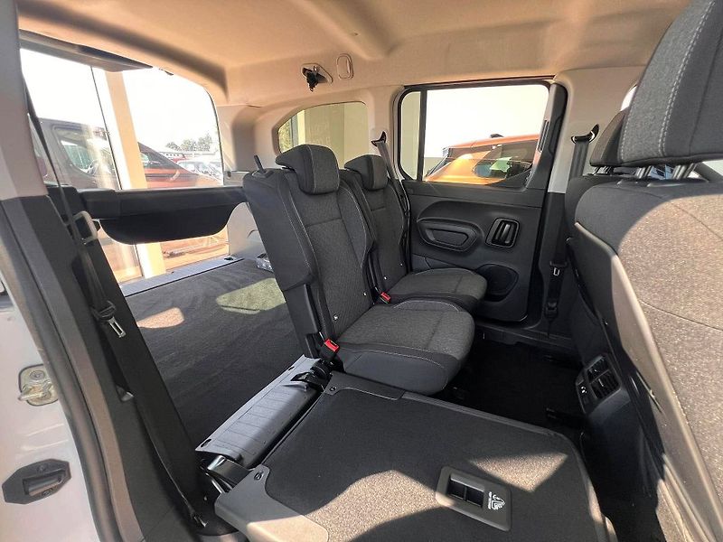 Opel Combo Eleg.Plus L2-1,5 CDTi AT8 - fotka 24 z 31