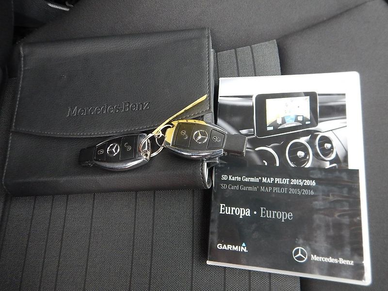 Mercedes-Benz GLC (2016) 220 D 4MATIC DPH BUSINESS-DPH - fotka 28 z 33
