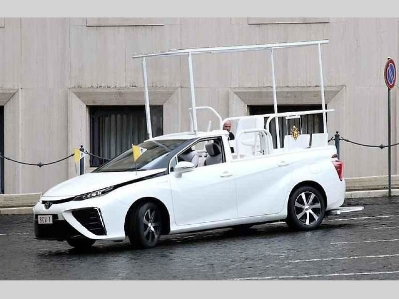 Vodíkový Papamobil vznikl vloni u příležitosti papežovy návštěvy Japonska