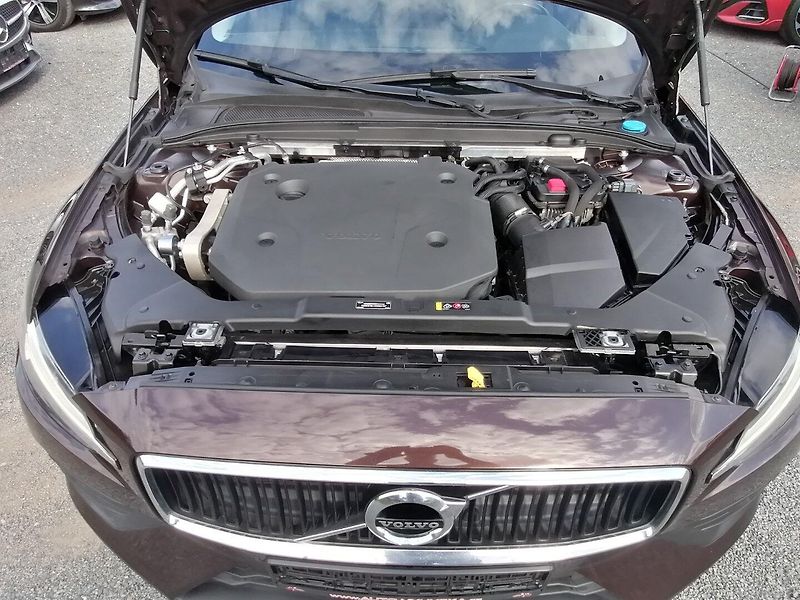 Volvo V60 (2021) 2.0 B4 145kW A/T Kůže - fotka 26 z 27