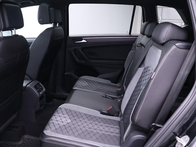 Volkswagen Tiguan Allspace 2,0 TSI DSG 4M R-Line 7Míst DP - fotka 18 z 38