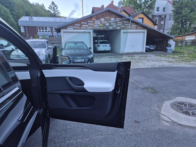 Tesla Model X 100kwH PLAID 750kw TZ - fotka 38 z 48
