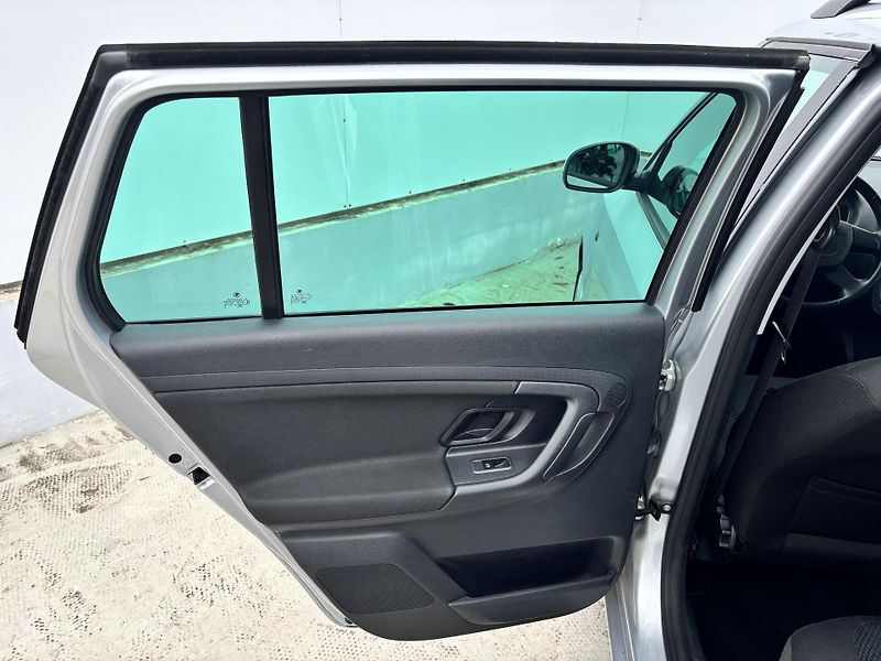 Škoda Fabia (2012) 1.2TSi Elegance serv. kniha! - fotka 14 z 26