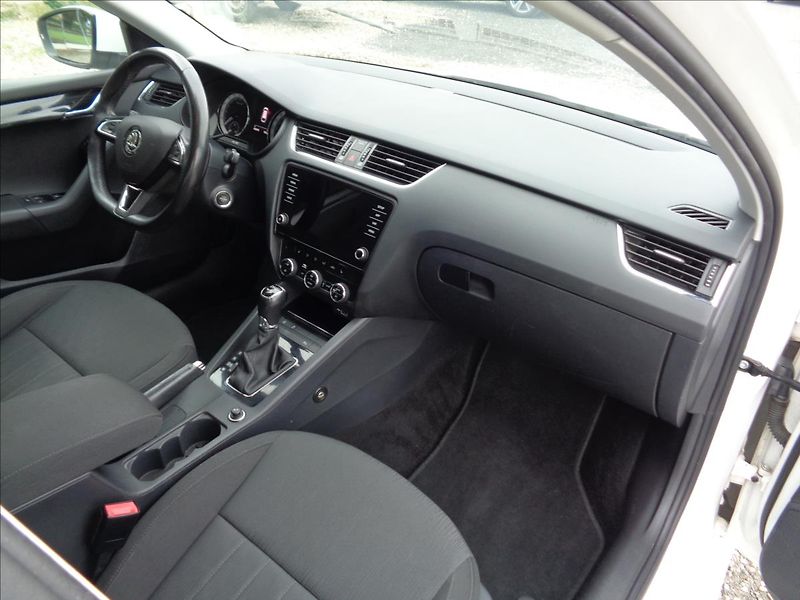 Škoda Octavia 2,0 - fotka 11 z 17