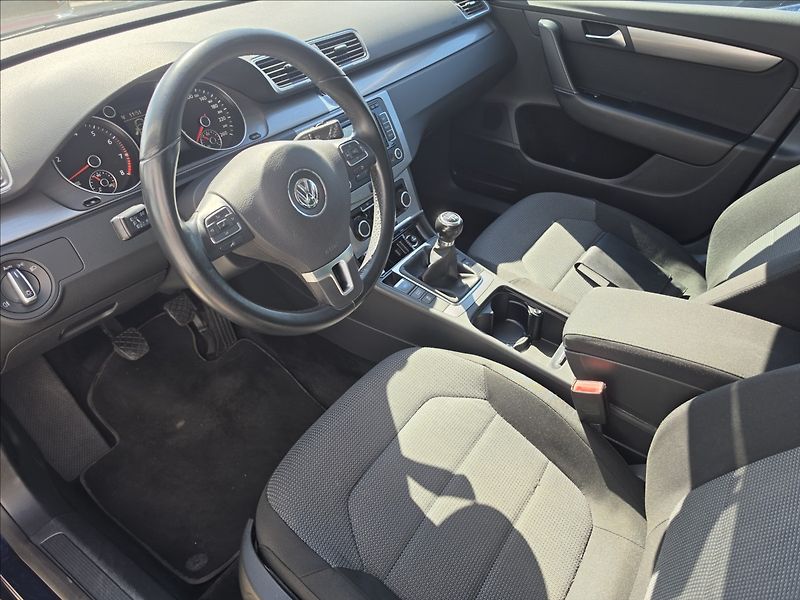 Volkswagen Passat 1,4 TSi 90KW Comfortline NAVI - fotka 11 z 45