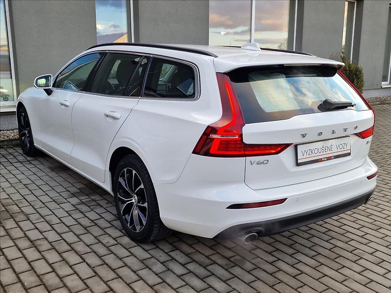 Volvo V60 B4 FWD Momentum Pro,ČR,1.Maj. - fotka 8 z 50