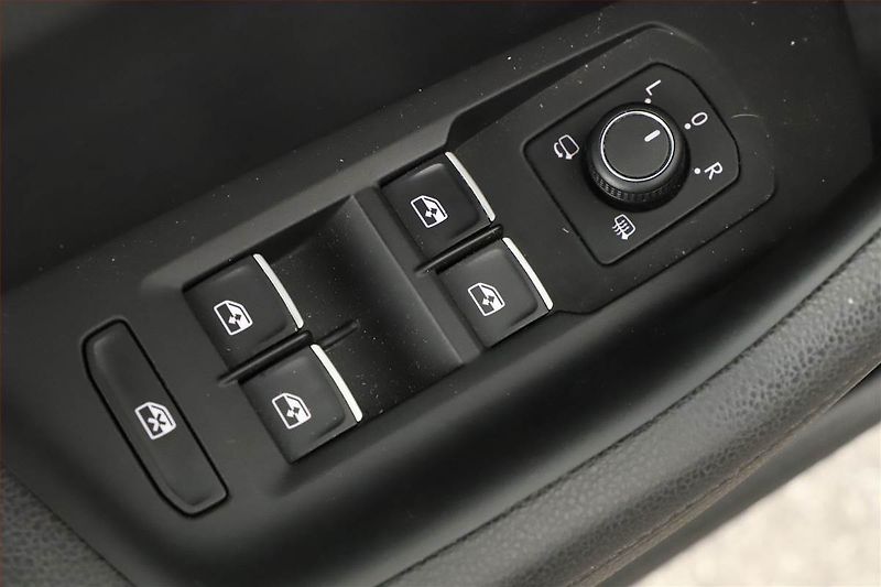 Volkswagen Passat (2018) Highline 2.0 TDI, 4X4 - fotka 9 z 20