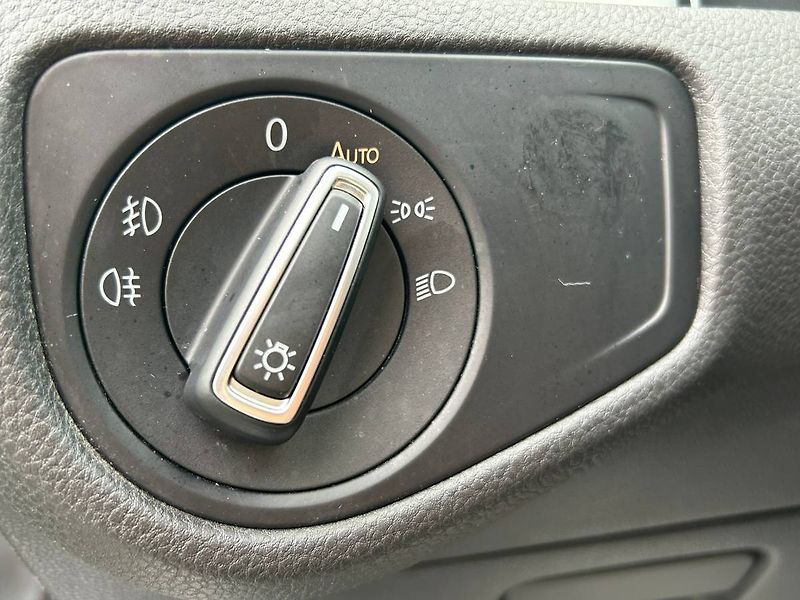 Volkswagen Golf (2020) 1.6 TDI 85 kW MANUÁL - fotka 23 z 35