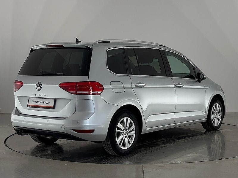 Volkswagen Touran Highline DSG - fotka 2 z 29