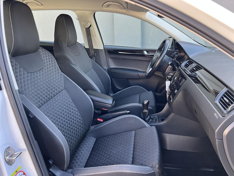 Škoda Rapid Spaceback 1.0TSi 81kw KAMERA - fotka 31 z 44