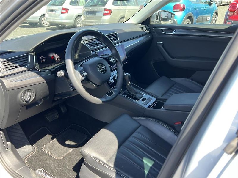 Škoda Superb 2,0 TDI DSG Premium Edition - fotka 11 z 42