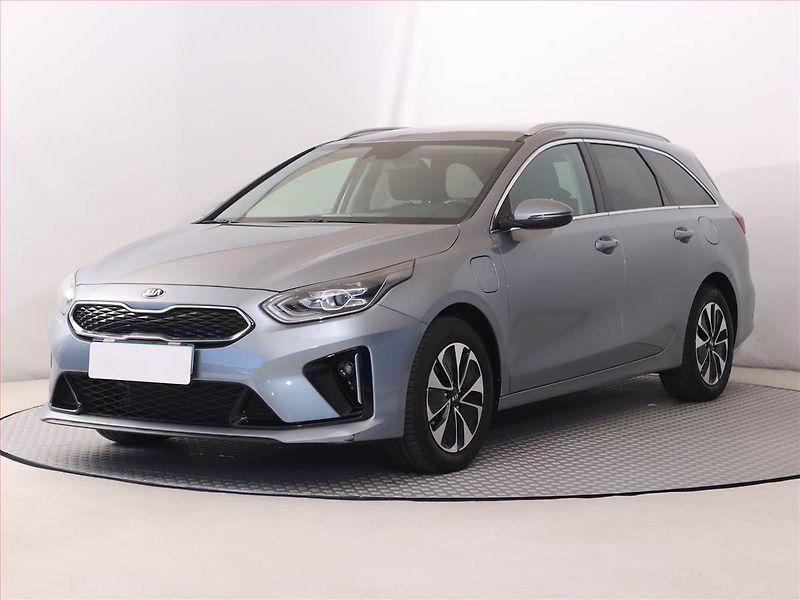 Kia Ceed (2021) Gold 1.6 GDI plug-in, Automat - fotka 2 z 27