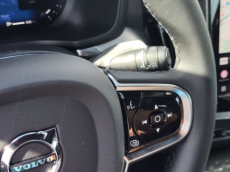 Volvo V60 PLUS DARK B4 FWD 145 kW - fotka 23 z 37