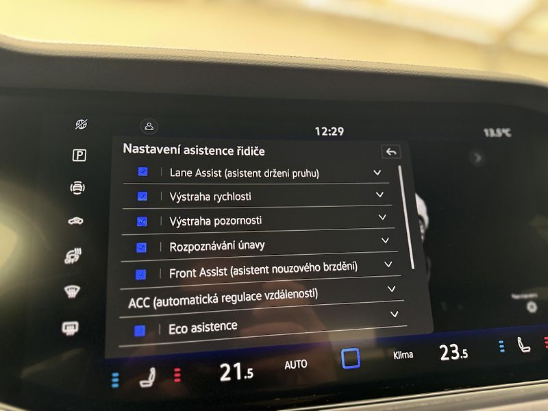 Volkswagen Touareg 3.0Tdi*1-MAJ*DPH*HUD*R-LINE* - fotka 33 z 50