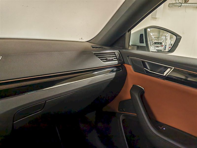 Škoda Superb (2024) iV 1.4 TSI 160 kW DSG L&K - fotka 6 z 31