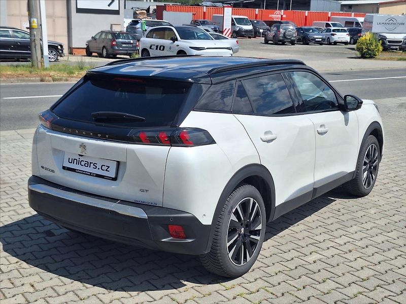 Peugeot 2008 0,0 e  GT ČR 1maj nehavarováno - fotka 3 z 15