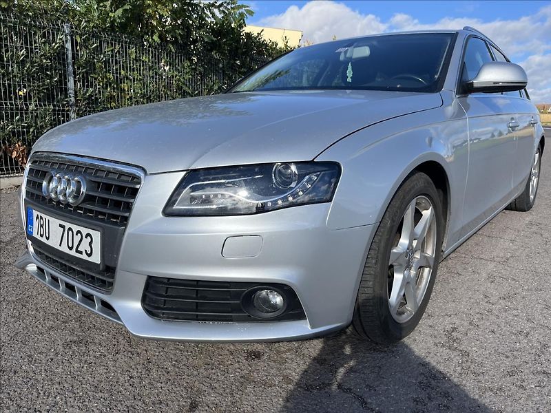 Audi A4 2,0 TDi KLIMA XENON 2x KOLA - fotka 30 z 33