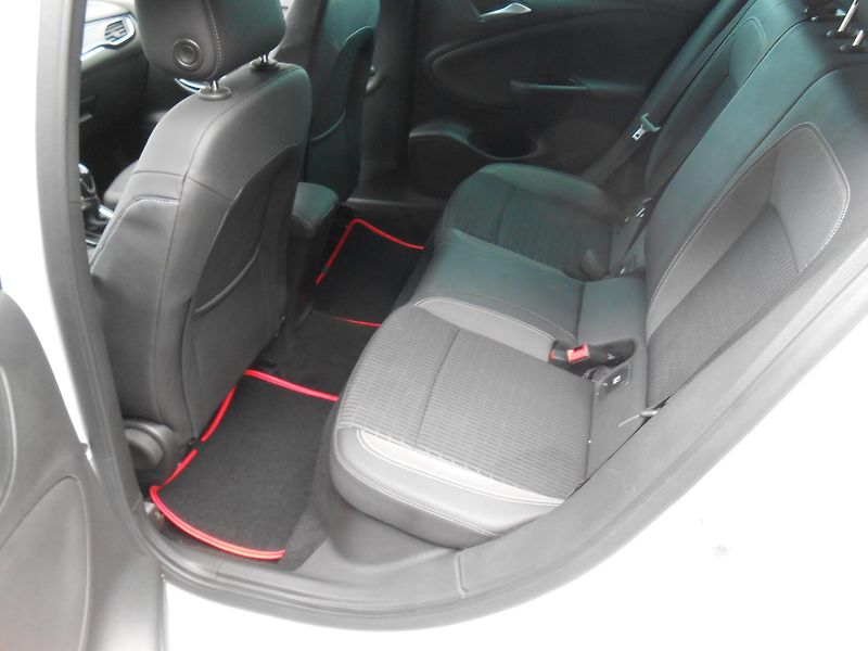 Opel Astra 1.2,KAMERA,NAVI,62TKm!! - fotka 21 z 41