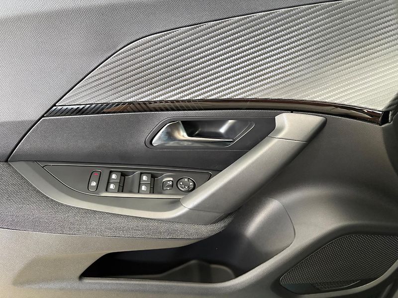 Peugeot 2008 (2026) Business Hybrid 110 e-DCS6 - fotka 14 z 32
