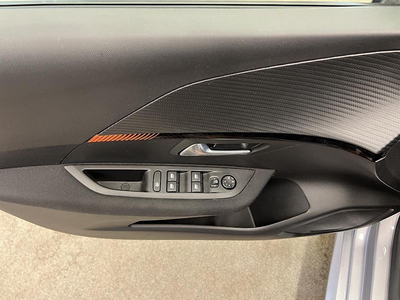 Peugeot 208 1.2l PURETECH 55 kW - fotka 16 z 19