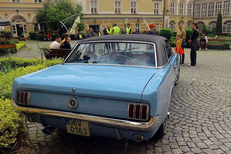 Veterány vyjely z Havlíčkova Brodu a dorazily na zámek ve Světlé nad Sázavou. Foto: poskytl Jan Šafránek