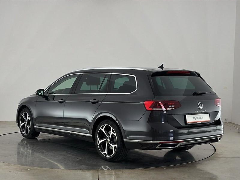 Volkswagen Passat Elegance DSG - fotka 15 z 30