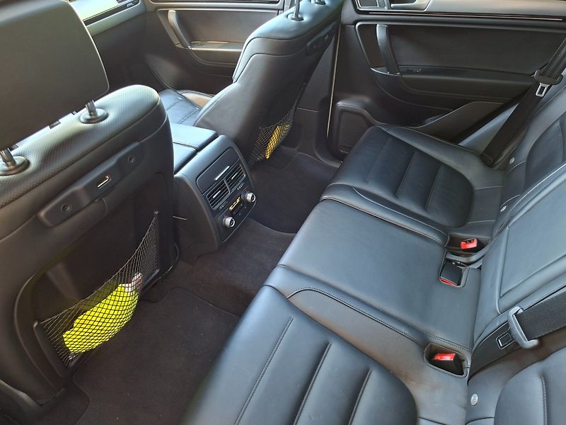 Volkswagen Touareg (2015) 4.2TDI 250kW R-LINE -ČR - fotka 33 z 48
