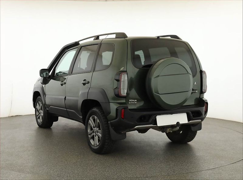 Lada Niva (2023) Legend 1.7, 4X4, ČR,1.maj - fotka 4 z 18