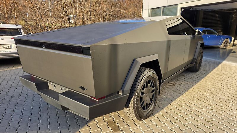 Tesla Cybertruck (2024) BEAST 844PS 3xMOTOR CZ - fotka 4 z 13