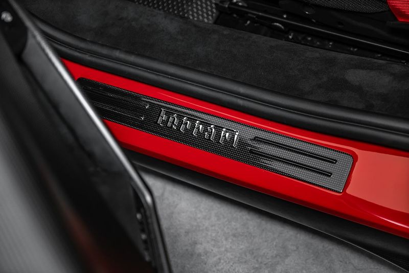 Ferrari 296 GTB Speciale, lift, surround, ACC - fotka 27 z 35
