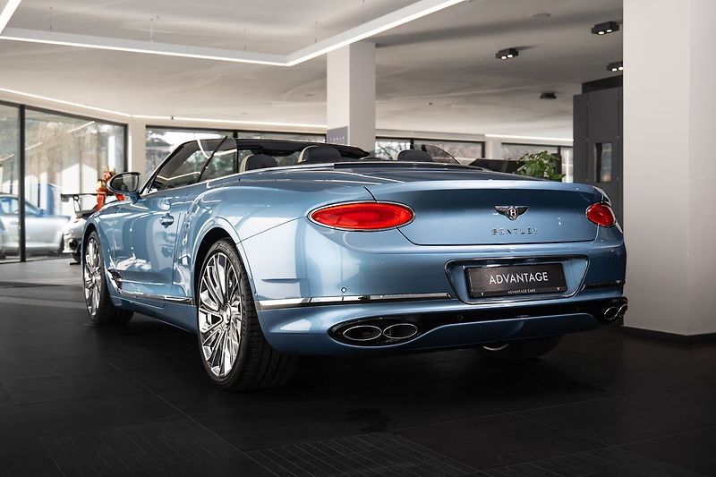 Bentley Continental GTC V8 Mulliner - fotka 4 z 24