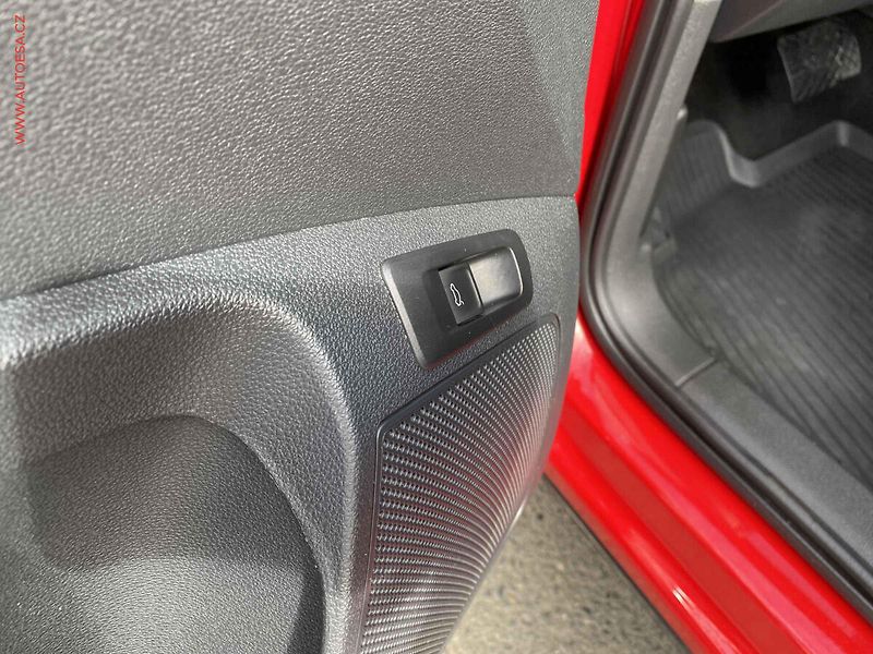 Škoda Karoq (2017) 1.5 TSI, 2.maj,ČR, Style - fotka 14 z 20