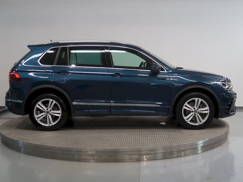Volkswagen Tiguan (2021) R-LINE 2.0TSI 140KW 4x4 DSG - fotka 8 z 40