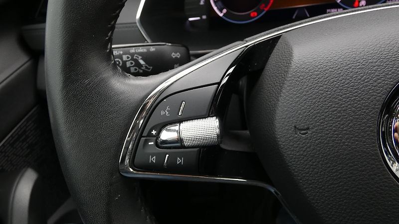 Škoda Octavia Combi 2,0 TDI Ambition - fotka 11 z 23