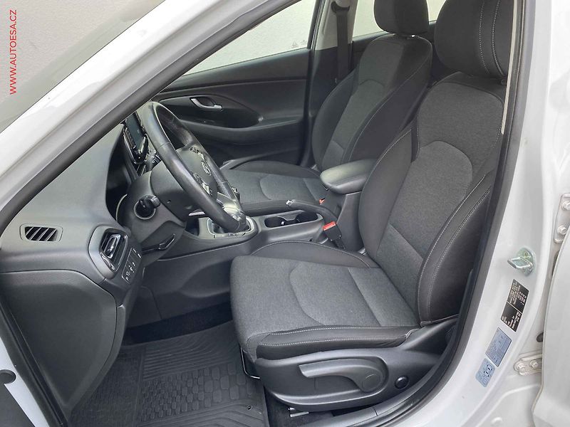 Hyundai i30 (2021) 1.6 CRDi, ČR, LED,, temp - fotka 9 z 17