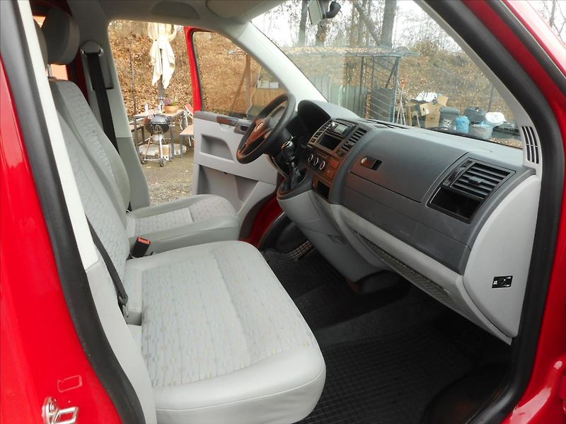 Volkswagen Transporter 2,0 TDi 4Motion - fotka 15 z 23